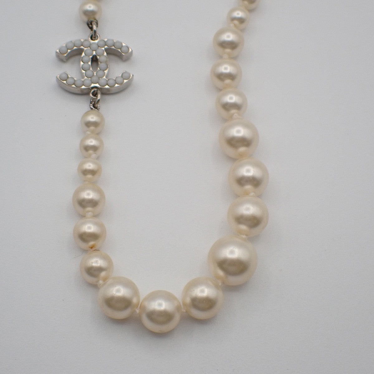 CHANEL CC Logo Imitation Pearl Chain Necklace A12 W White SHW 98RF643
