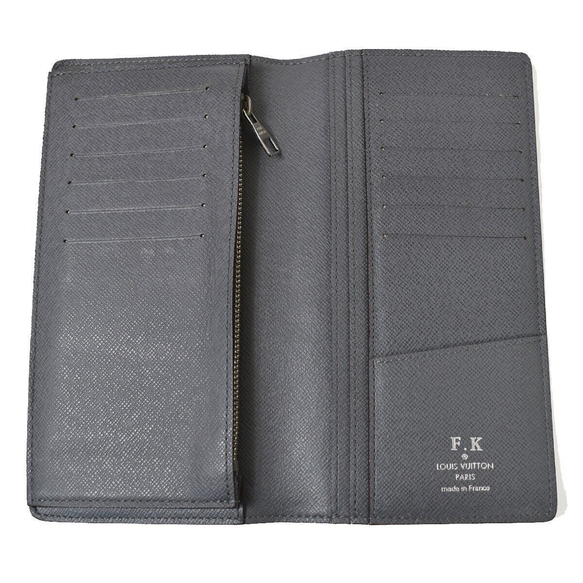 LOUIS VUITTON Portefeuille Brazza Long Wallet Taiga Leather Gray M32653 67YB981