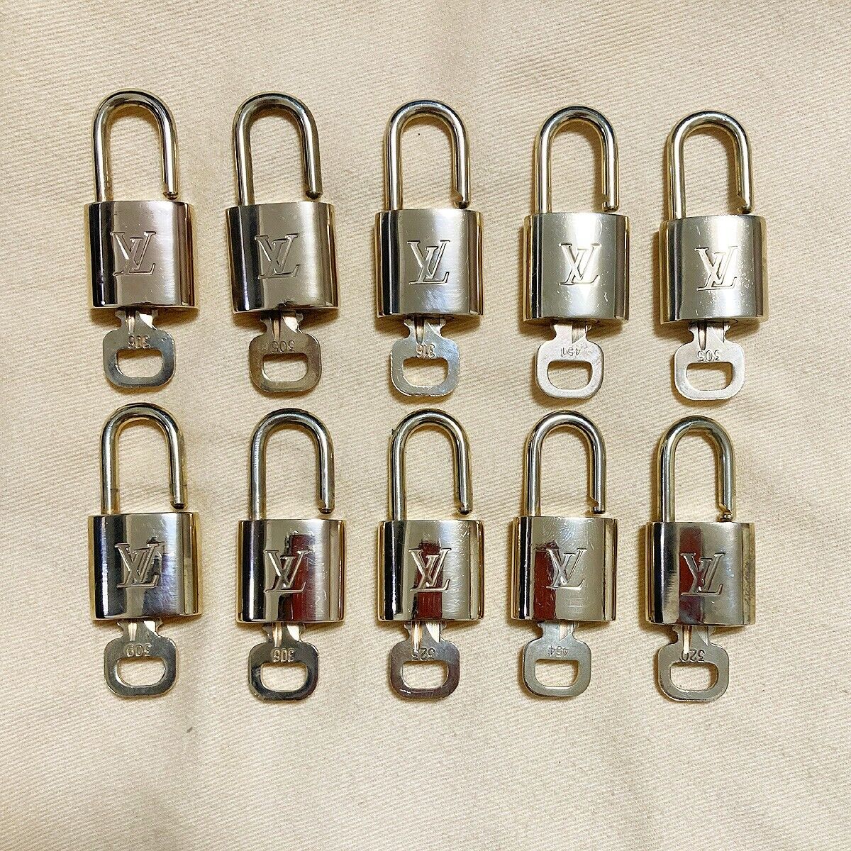 LOUIS VUITTON LV 10 SET PADLOCK KEY BAG CHARM CADENA GOLD PLATED FRANCE YB183