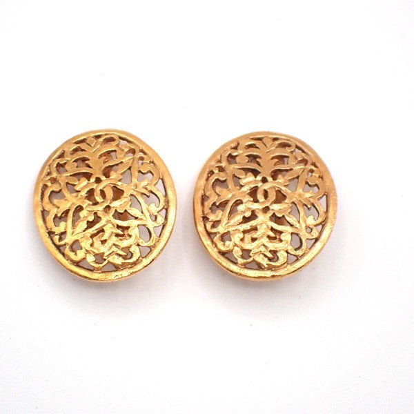 CHANEL CC Logo Oval Earrings 26 Clip-On Gold France Vintage 83RL873