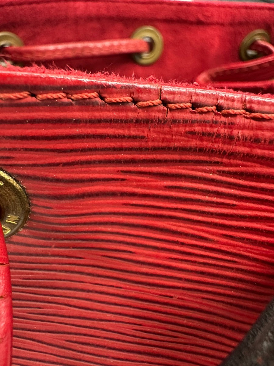LOUIS VUITTON Petit Noe Drawstring Shoulder Bag Epi Leather Red M44107 82CA882