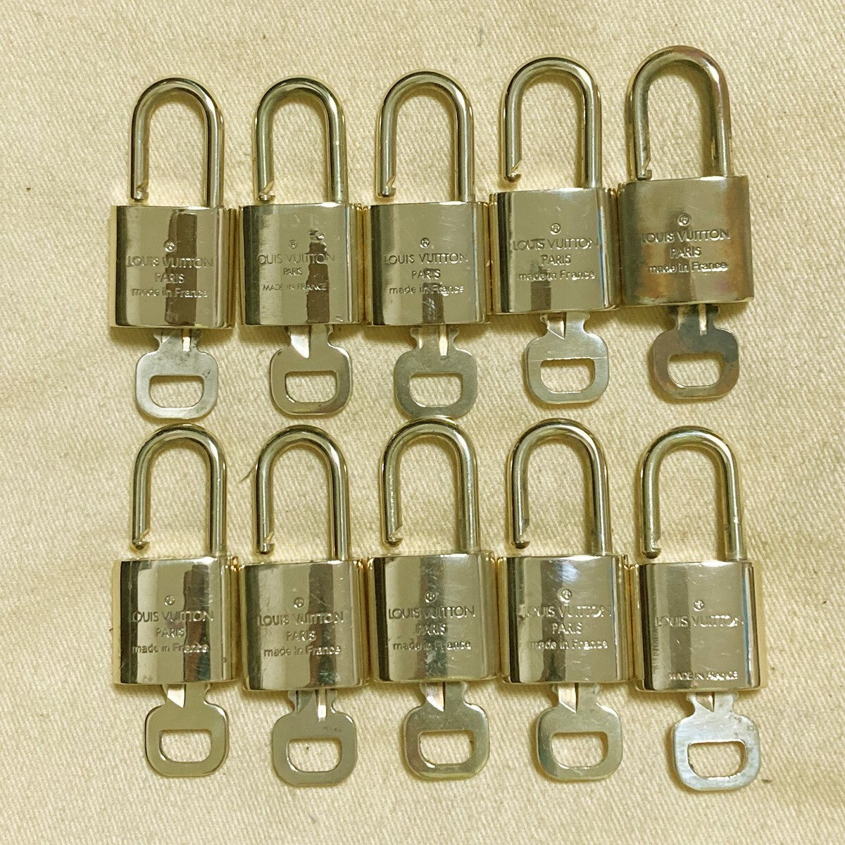LOUIS VUITTON LV 10 SET PADLOCK KEY CHARM CADENA GOLD-PLATED FRANCE 31PDA219