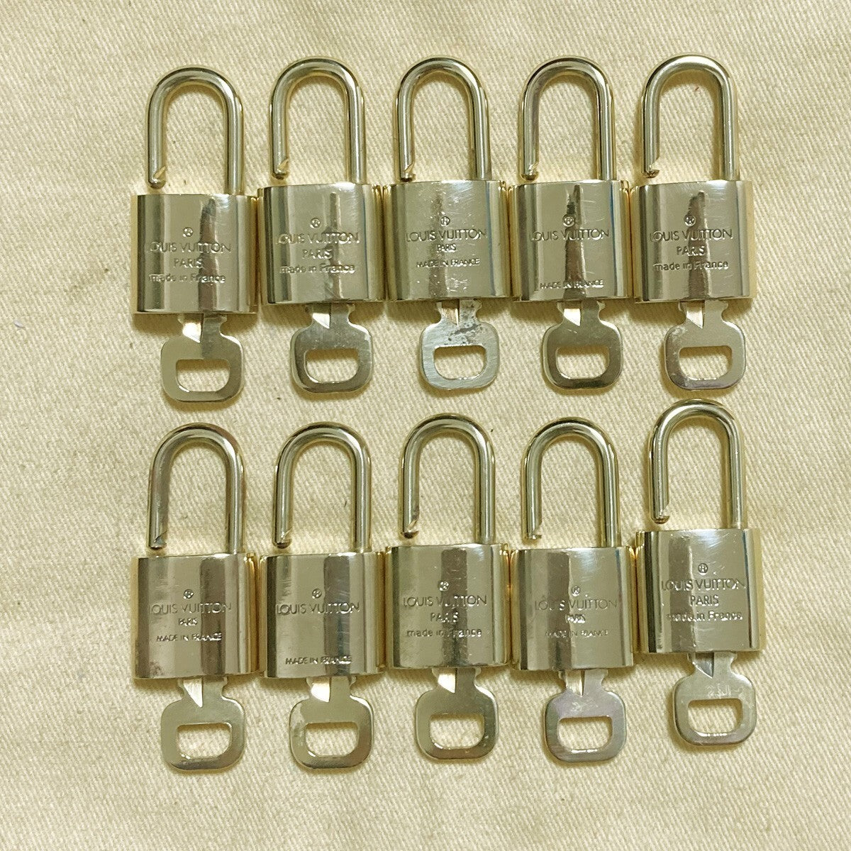 LOUIS VUITTON LV 10 SET PADLOCK KEY CHARM CADENA GOLD-PLATED FRANCE 31PDA186