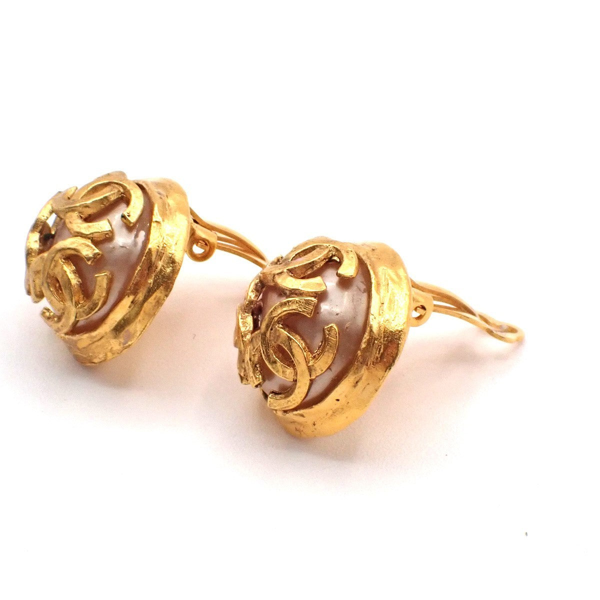 CHANEL CC Logo Imitation Pearl Round Button Earrings 94A Clip-On Gold 32RL807