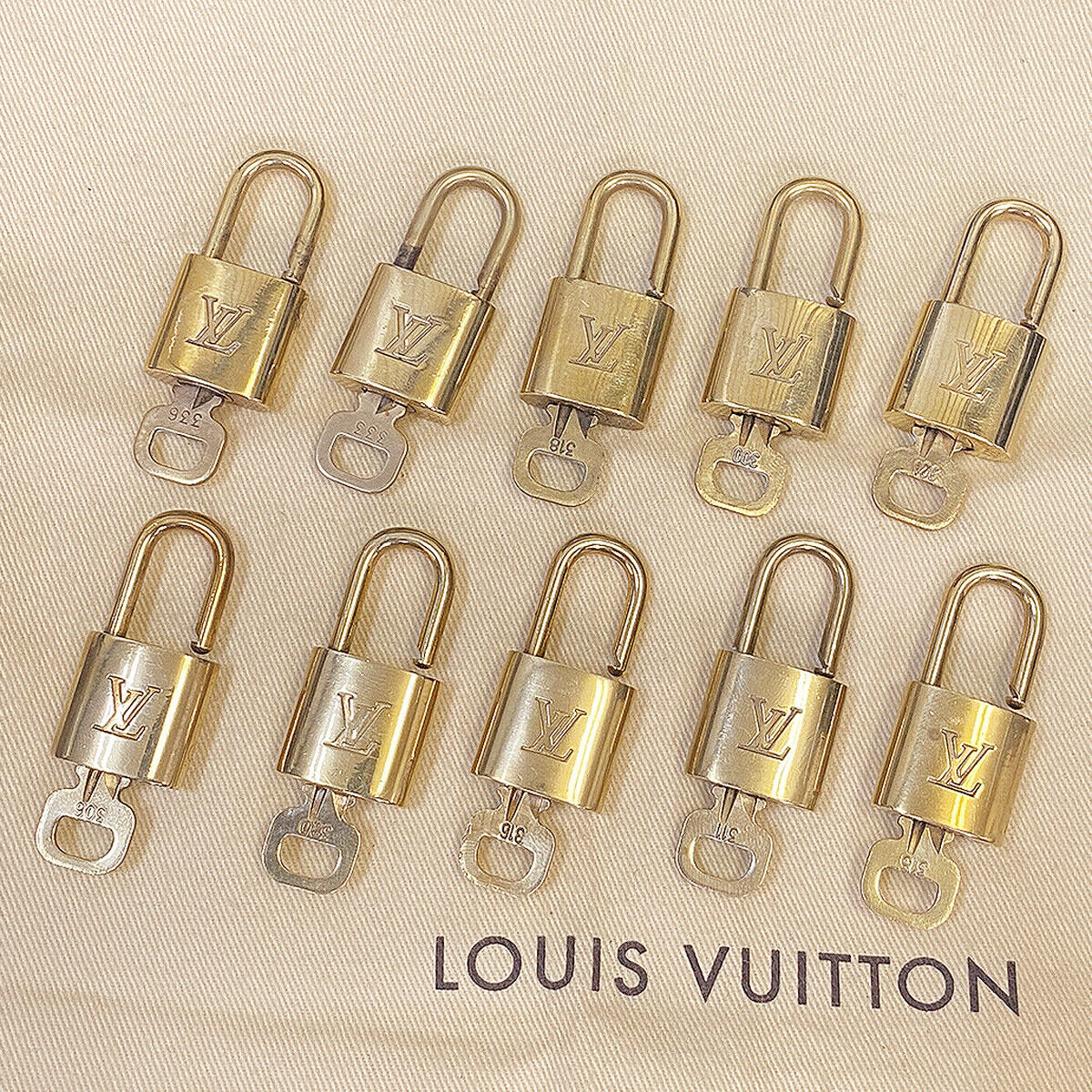 AUTHENTIC LOUIS VUITTON LV 10 SET PADLOCK KEY CHARM CADENA GOLD FRANCE 03BS968