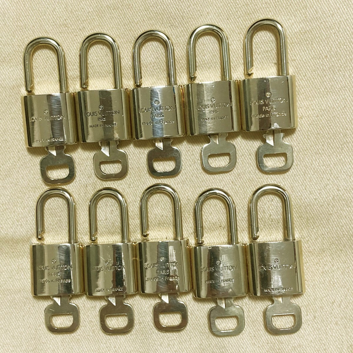 LOUIS VUITTON LV 10 SET PADLOCK KEY CHARM CADENA GOLD-PLATED FRANCE 37PDA183