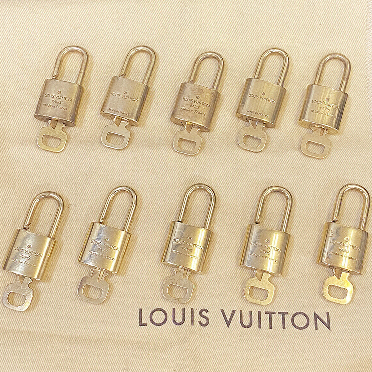 AUTHENTIC LOUIS VUITTON LV 10 SET PADLOCK KEY CHARM CADENA GOLD FRANCE 86BS966