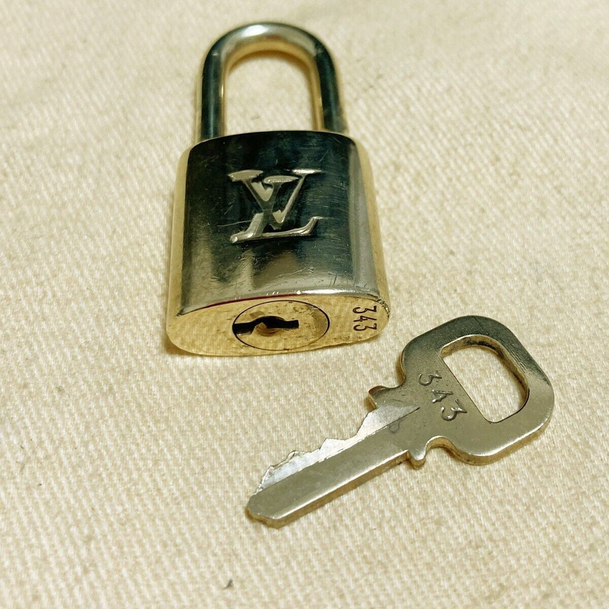 LOUIS VUITTON LV 10 SET PADLOCK KEY BAG CHARM CADENA GOLD-PLATED FRANCE 31PDA133