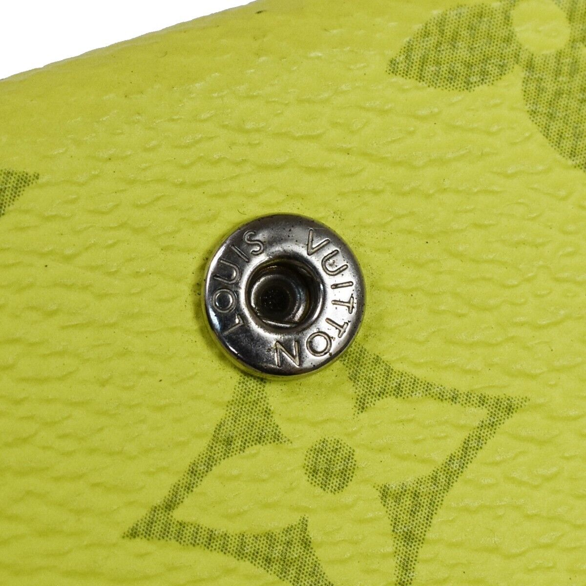 LOUIS VUITTON Discovery Compact Trifold Wallet Taigarama Leather M67629 38GA437