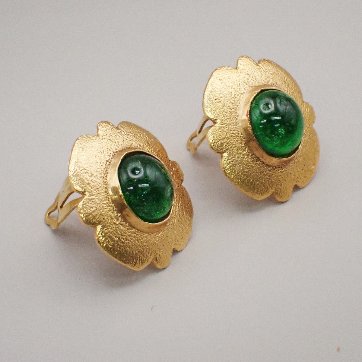 CHANEL Logo Gripoix Flower Button Earrings 25 Clip-On Gold GN France VE 05MA473