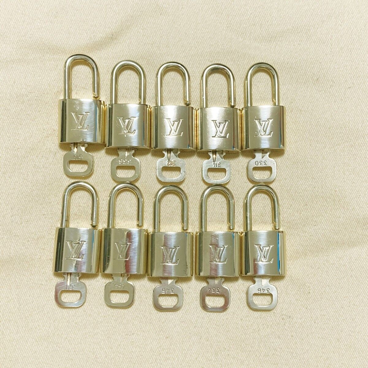 LOUIS VUITTON LV 10 SET PADLOCK CADENA KEY BAG CHARM GOLD PLATED FRANCE 65PDA113