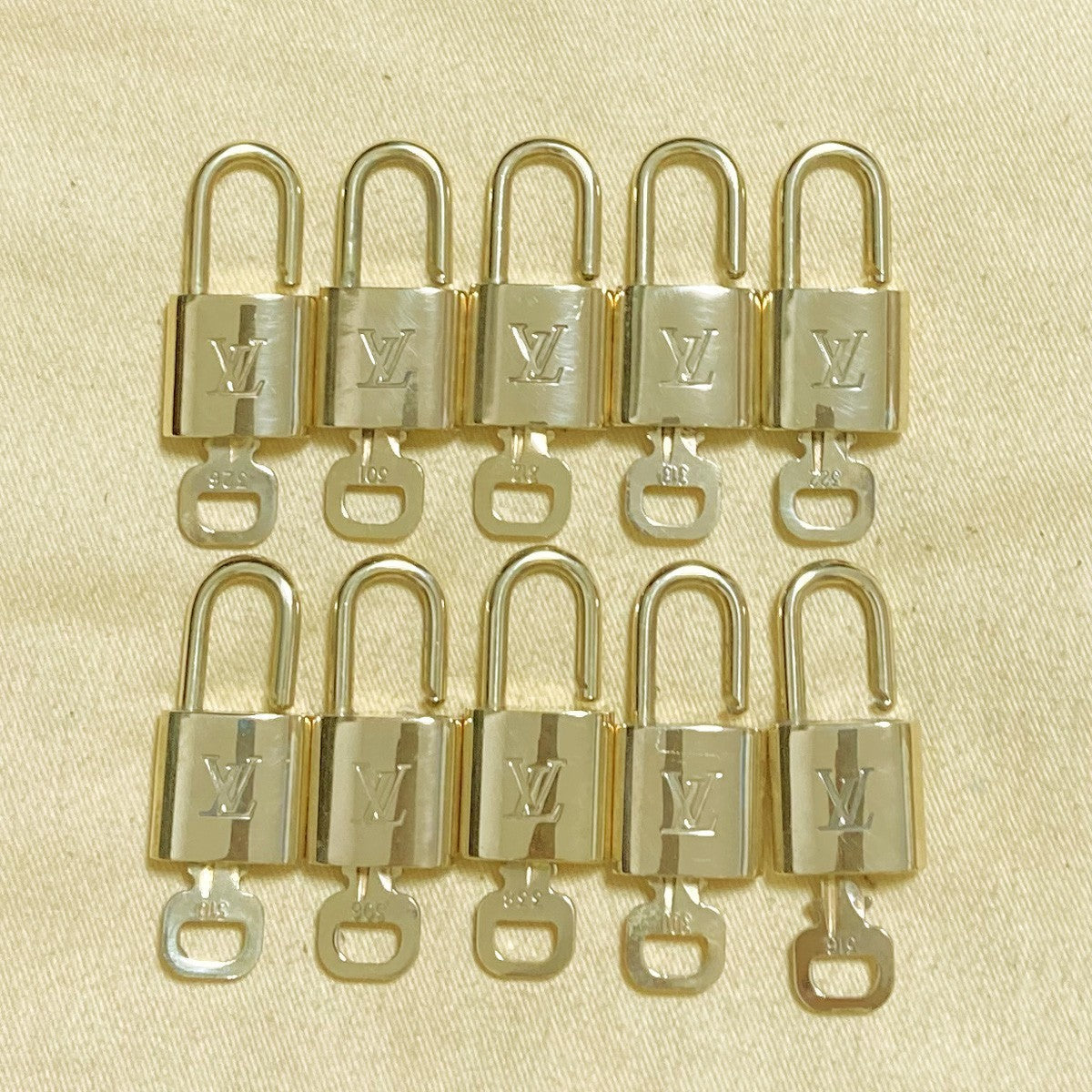 LOUIS VUITTON LV 10 SET PADLOCK KEY CHARM CADENA GOLD-PLATED FRANCE 37PDA245