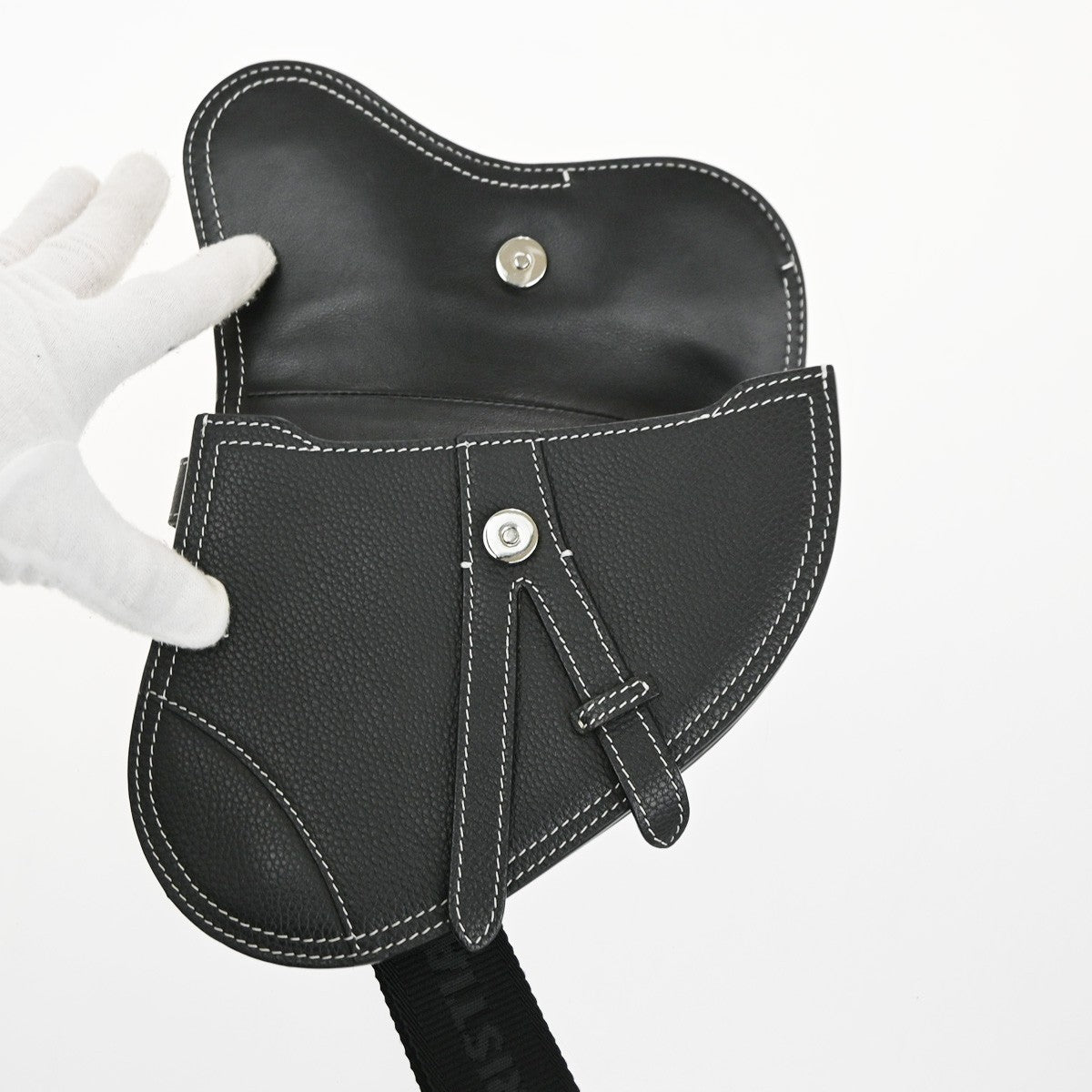 CHRISTIAN DIOR CD Logo Saddle Mini Pouch Bag Leather Black SHW 18TA508