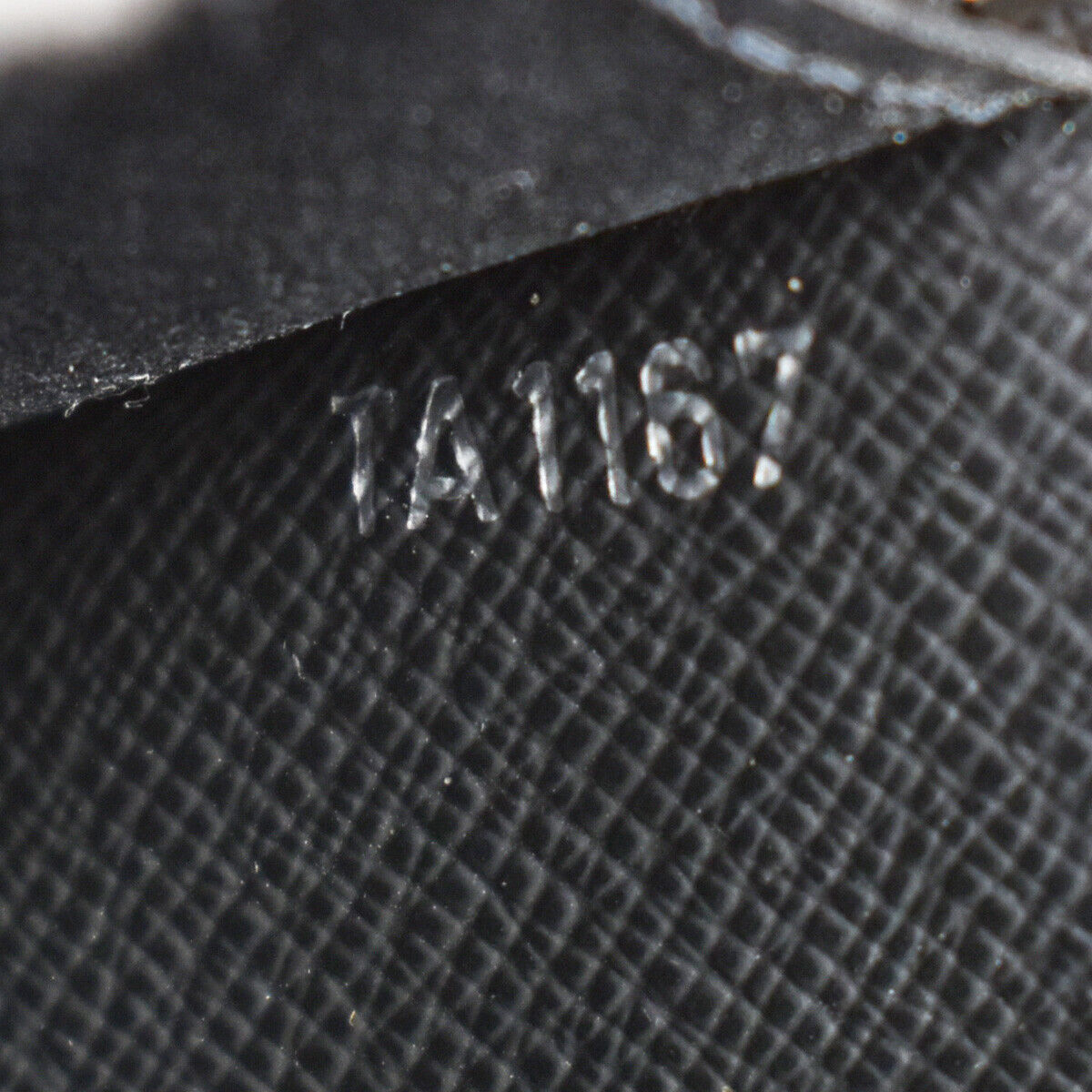LOUIS VUITTON Portefeuille Long Bifold Wallet Taiga Leather Black M30541 04YC256