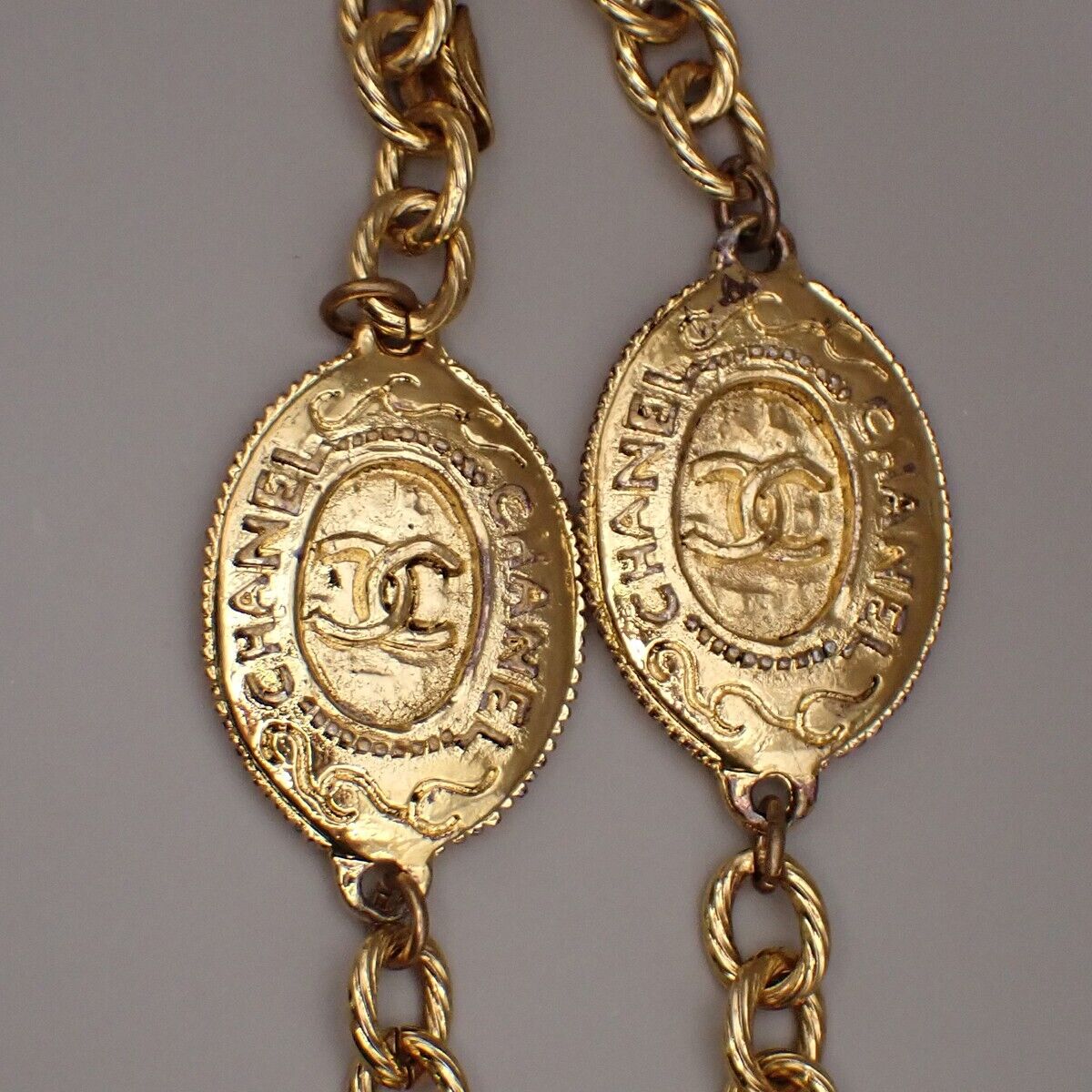 CHANEL CC Logo Medallion Round Pendant Chain Necklace Gold Accessory 12RK784
