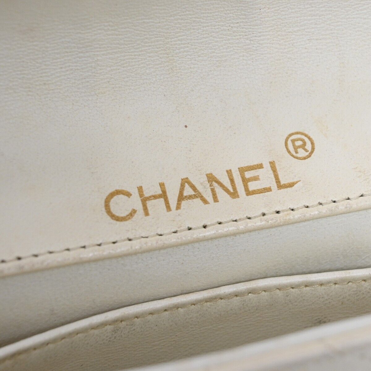 CHANEL CC Logo Matelasse Chain Shoulder Bag Leather White GHW Vintage 694RJ225