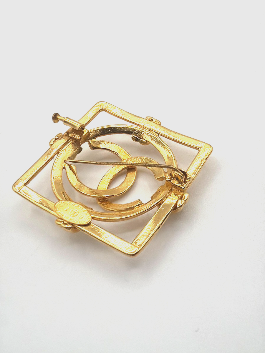 CHANEL CC Logo Square Pin Brooch 29 Gold France Vintage 82RL960