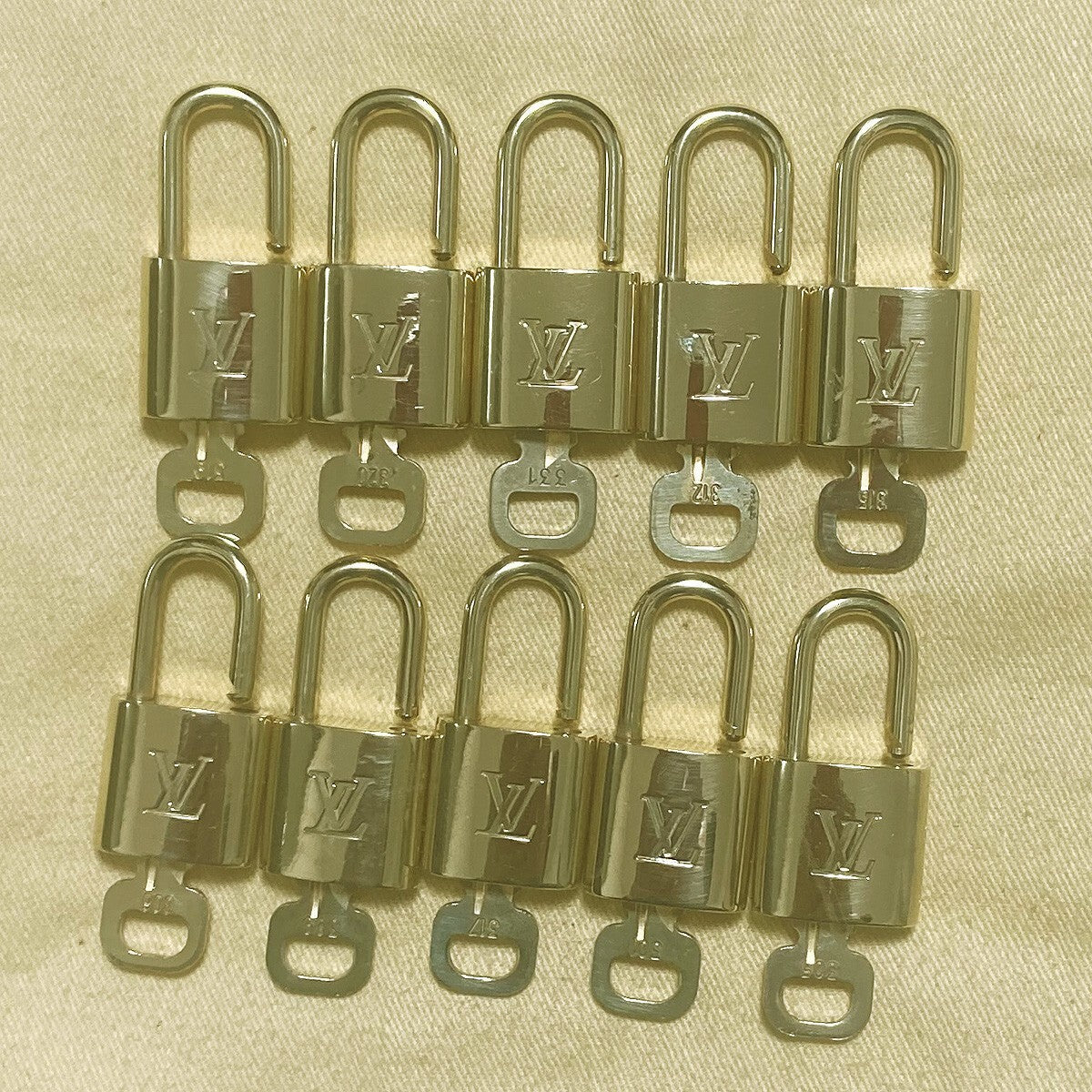 LOUIS VUITTON LV 10 SET PADLOCK KEY CHARM CADENA GOLD-PLATED FRANCE 33PDA173