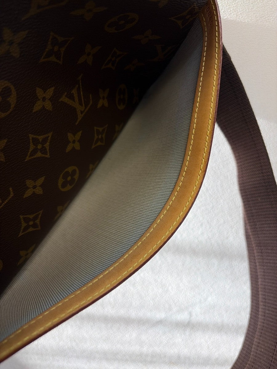 LOUIS VUITTON Reporter PM Crossbody Shoulder Bag Monogram Leather M45254 14YH988