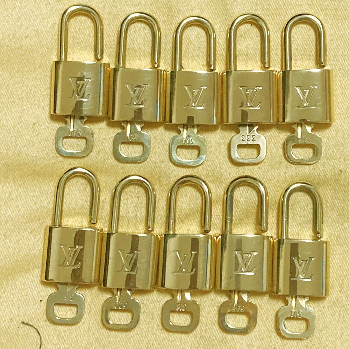 LOUIS VUITTON LV 10 SET PADLOCK KEY CHARM CADENA GOLD-PLATED FRANCE 33PDA237