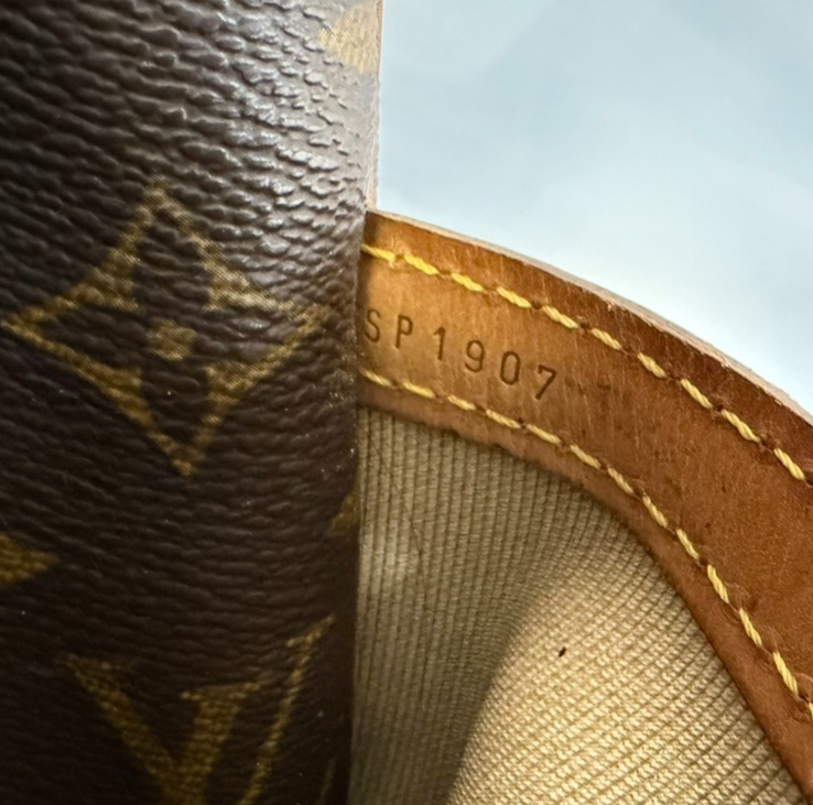 LOUIS VUITTON Reporter PM Crossbody Shoulder Bag Monogram Leather M45254 88YJ025