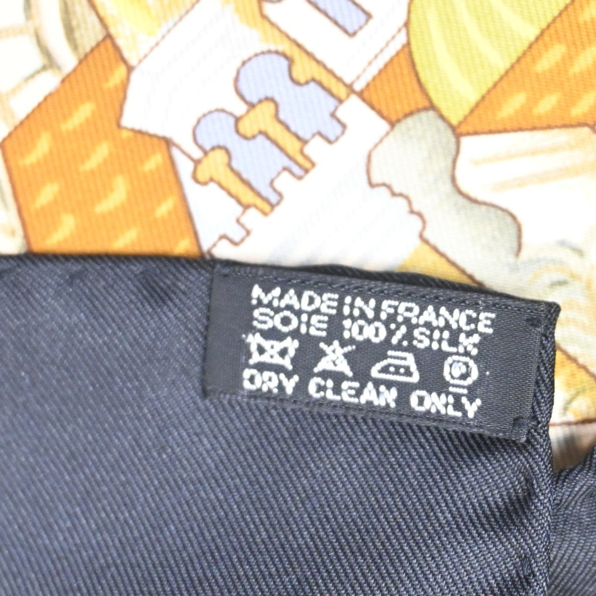 HERMES XL Carre Scarf Le Triomphe du Paladin 100% Silk Black Gold 69RL761