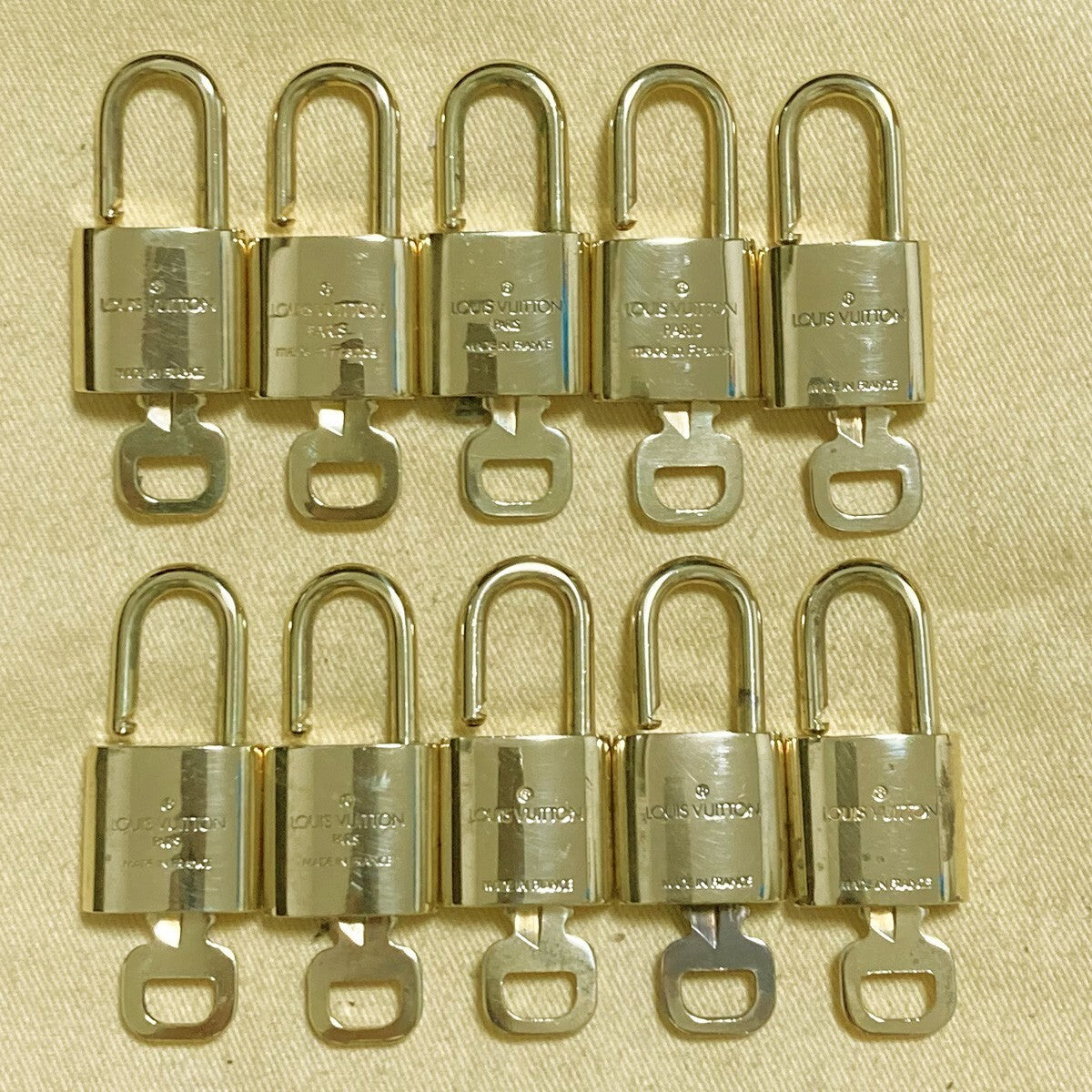 LOUIS VUITTON LV 10 SET PADLOCK KEY CHARM CADENA GOLD-PLATED FRANCE 33PDA201