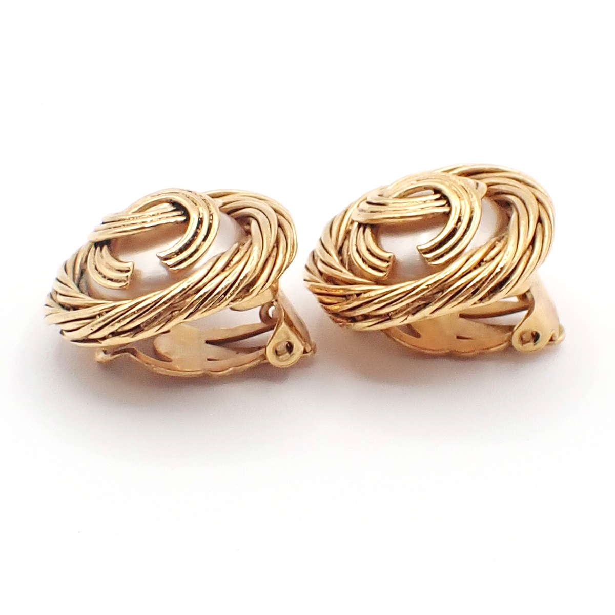 CHANEL CC Imitation pearl Round Button Earrings Clip-On 94A Gold VTG 62RQ024