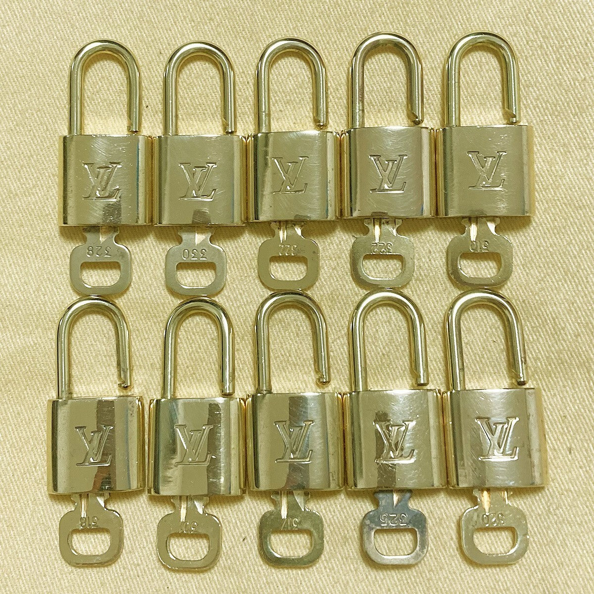 LOUIS VUITTON LV 10 SET PADLOCK KEY CHARM CADENA GOLD-PLATED FRANCE 65PDA192
