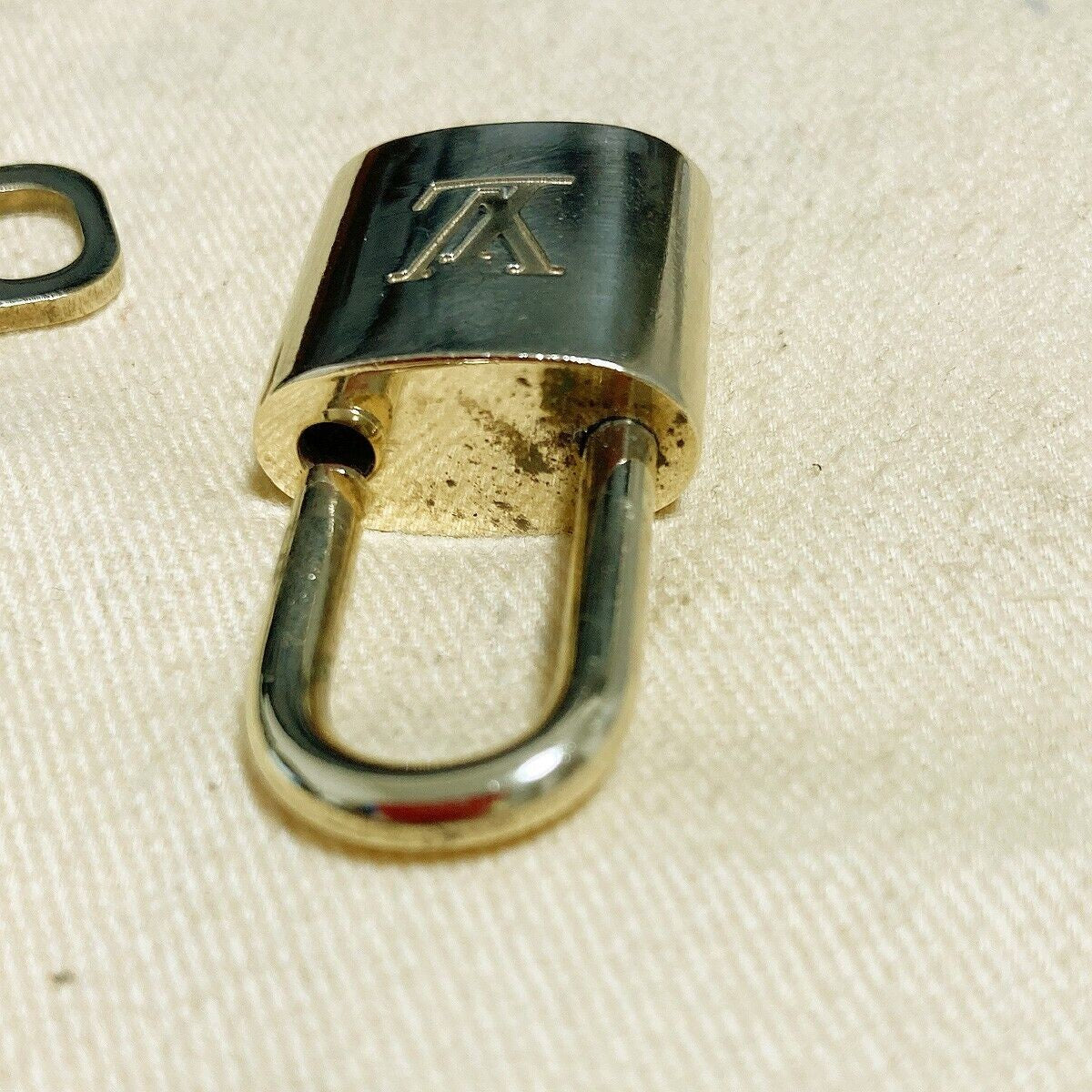 LOUIS VUITTON LV 10 SET PADLOCK KEY BAG CHARM CADENA GOLD PLATED FRANCE 39PDA108
