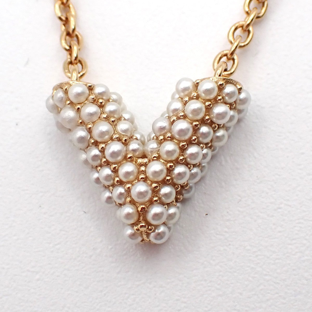 LOUIS VUITTON Collier Essential V Necklace Imitation Pearl Gold M68358 80MA242