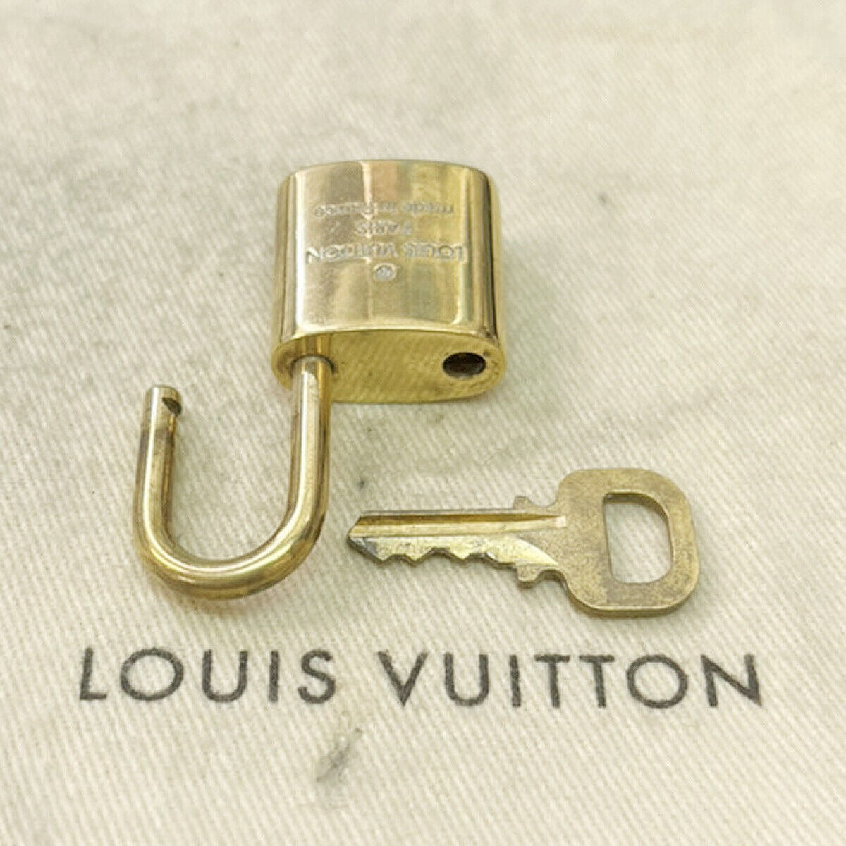 LOUIS VUITTON LV 10 SET PADLOCK KEY CHARM CADENA GOLD-PLATED FRANCE 34JF479