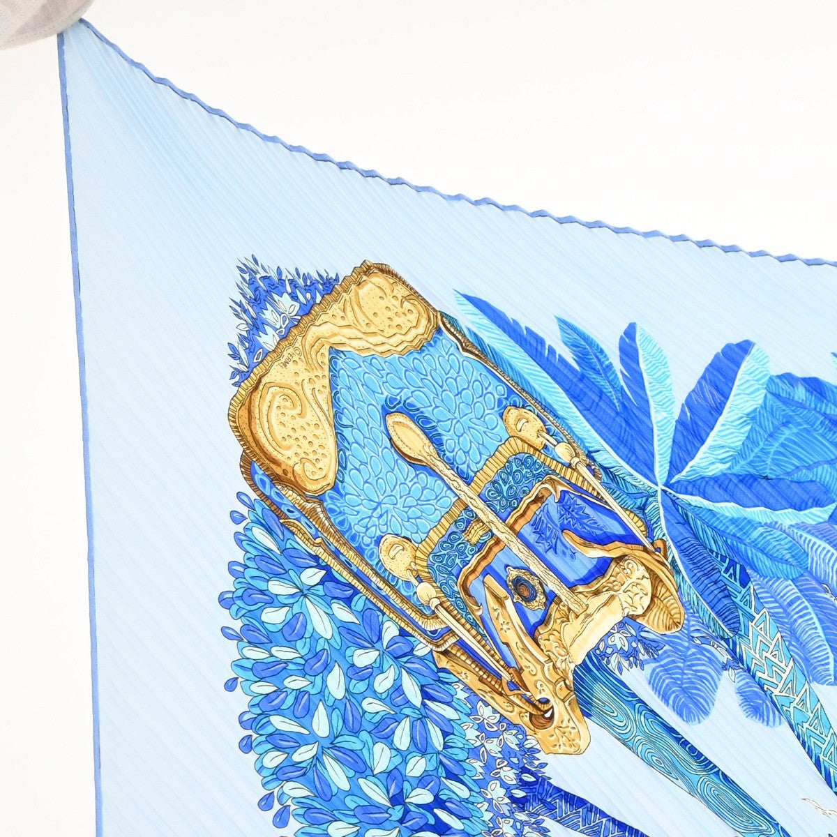 HERMES XL Pleated Carre Scarf " Ombres Et Lumieres " 100% Silk Blue 68RL949