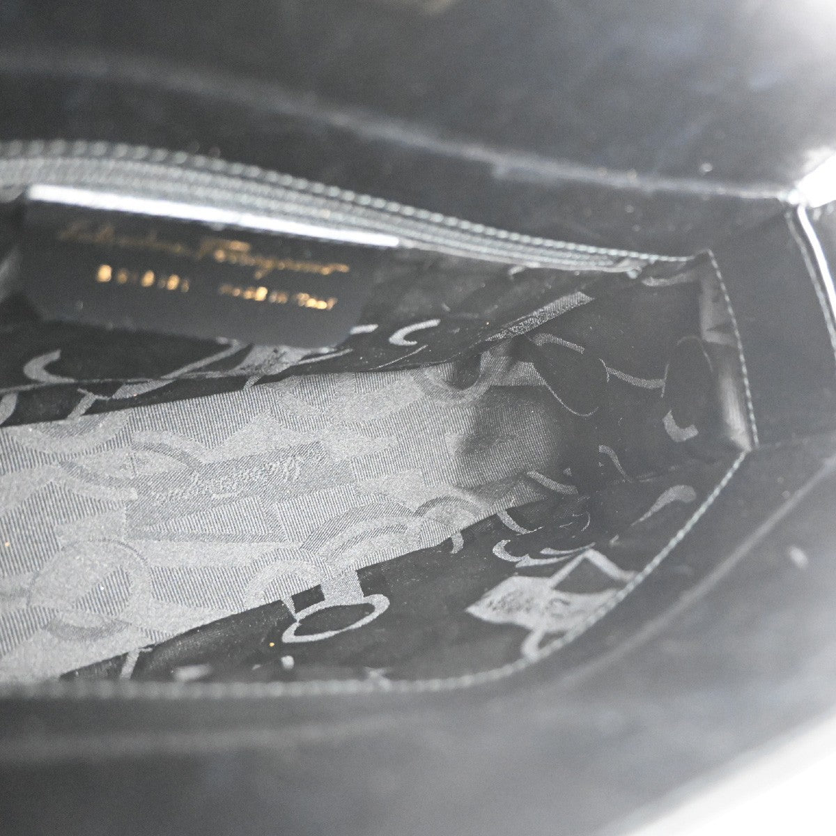 SALVATORE FERRAGAMO Gancini Logo Shoulder Bag Leather Black GHW Italy 30MA368