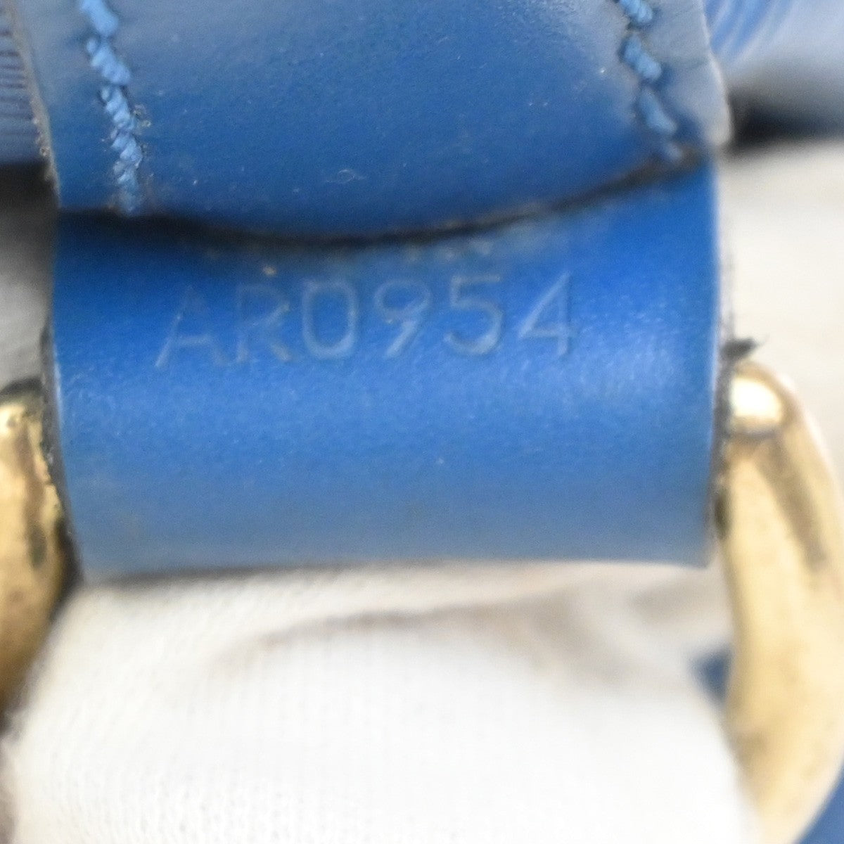 LOUIS VUITTON LV Petit Noe Shoulder Bag Epi Leather Blue France M44105 86KC177