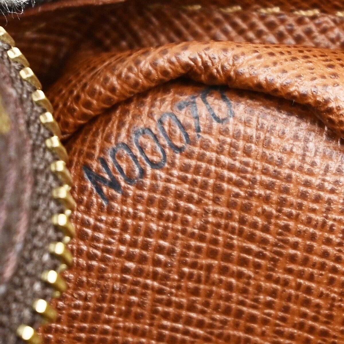LOUIS VUITTON Nile Crossbody Shoulder Bag Monogram Leather Brown M45244 35EB725