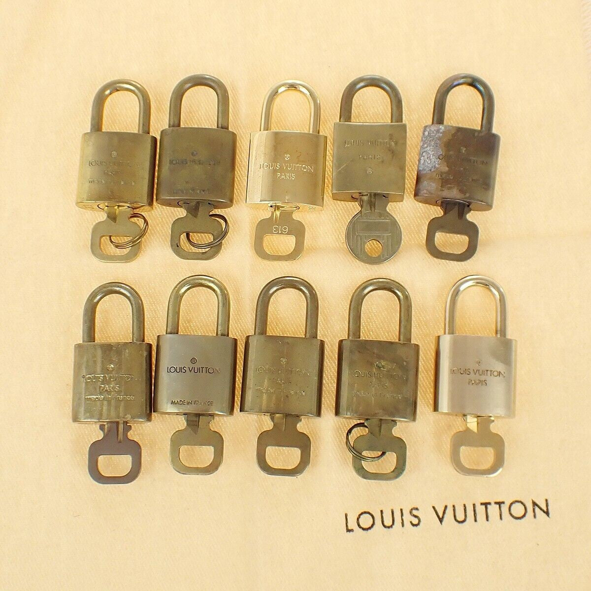 LOUIS VUITTON LV 10 SET PADLOCK KEY BAG CHARM CADENA GOLD PLATED FRANCE 37YE914