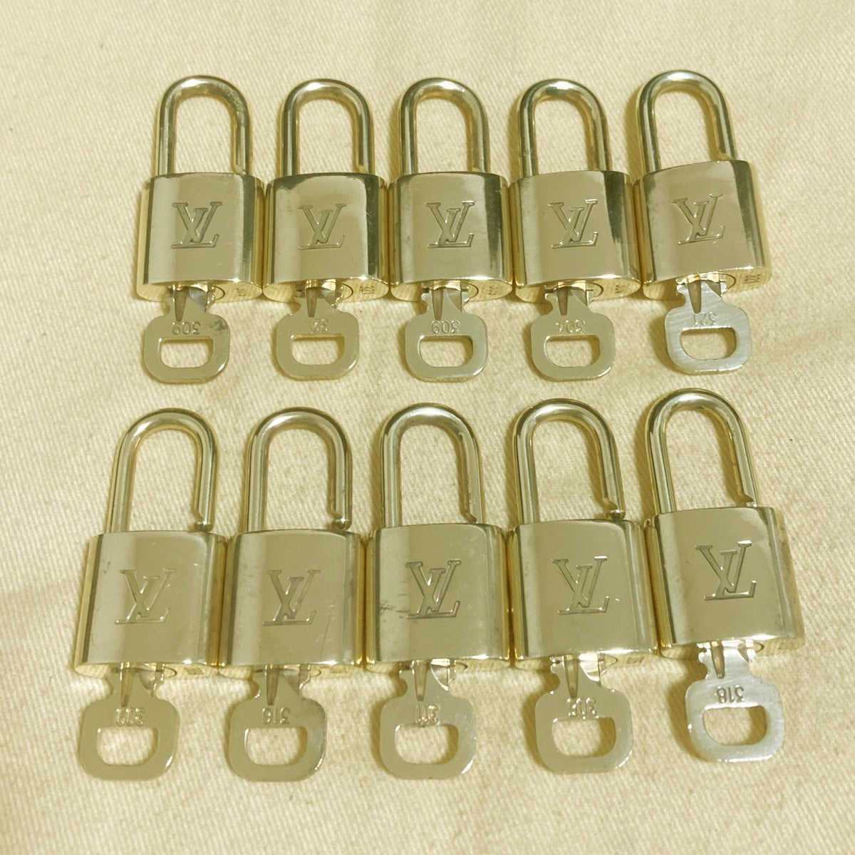 LOUIS VUITTON LV 10 SET PADLOCK KEY CHARM CADENA GOLD-PLATED FRANCE 62PDA312