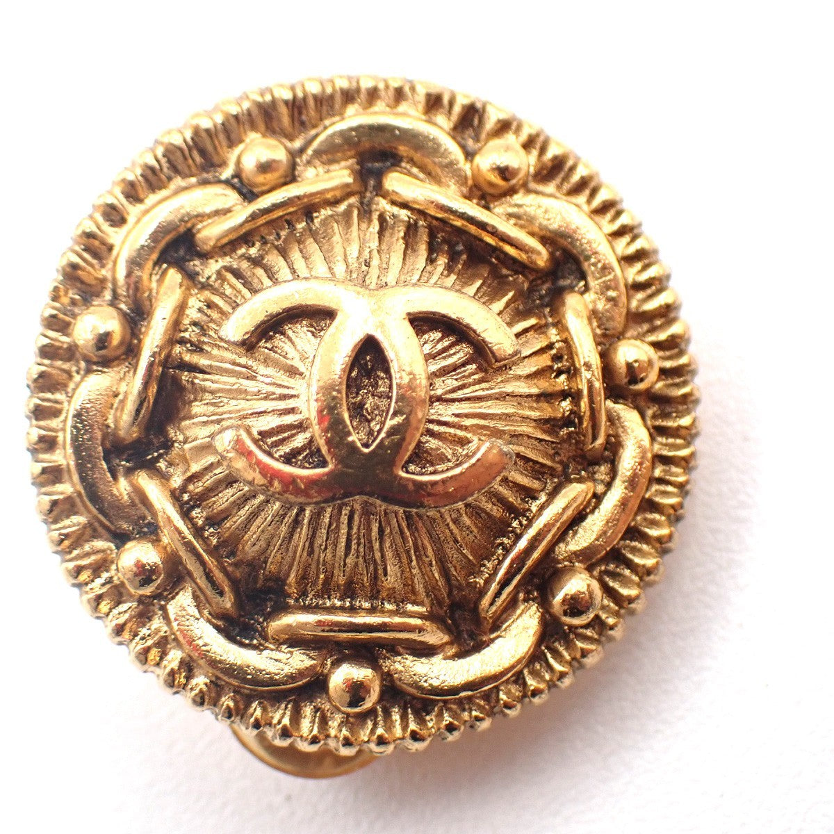 CHANEL CC Logo Button Earring 97P Clip-On Gold-Plated France Vintage 87RL936