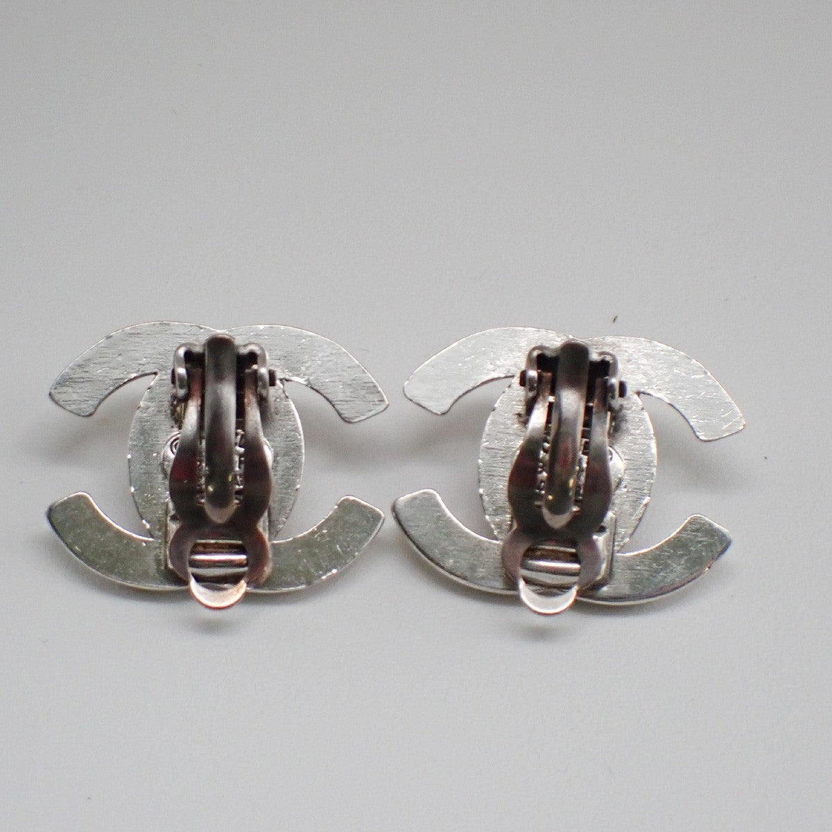 CHANEL CC Logo Button Earring 96P Clip-On Silver-Plated France Vintage 76RL808
