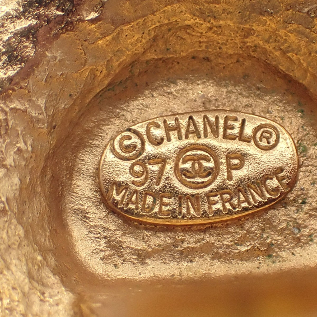 CHANEL CC Logo Button Earring 97P Clip-On Gold-Plated France Vintage 87RL936