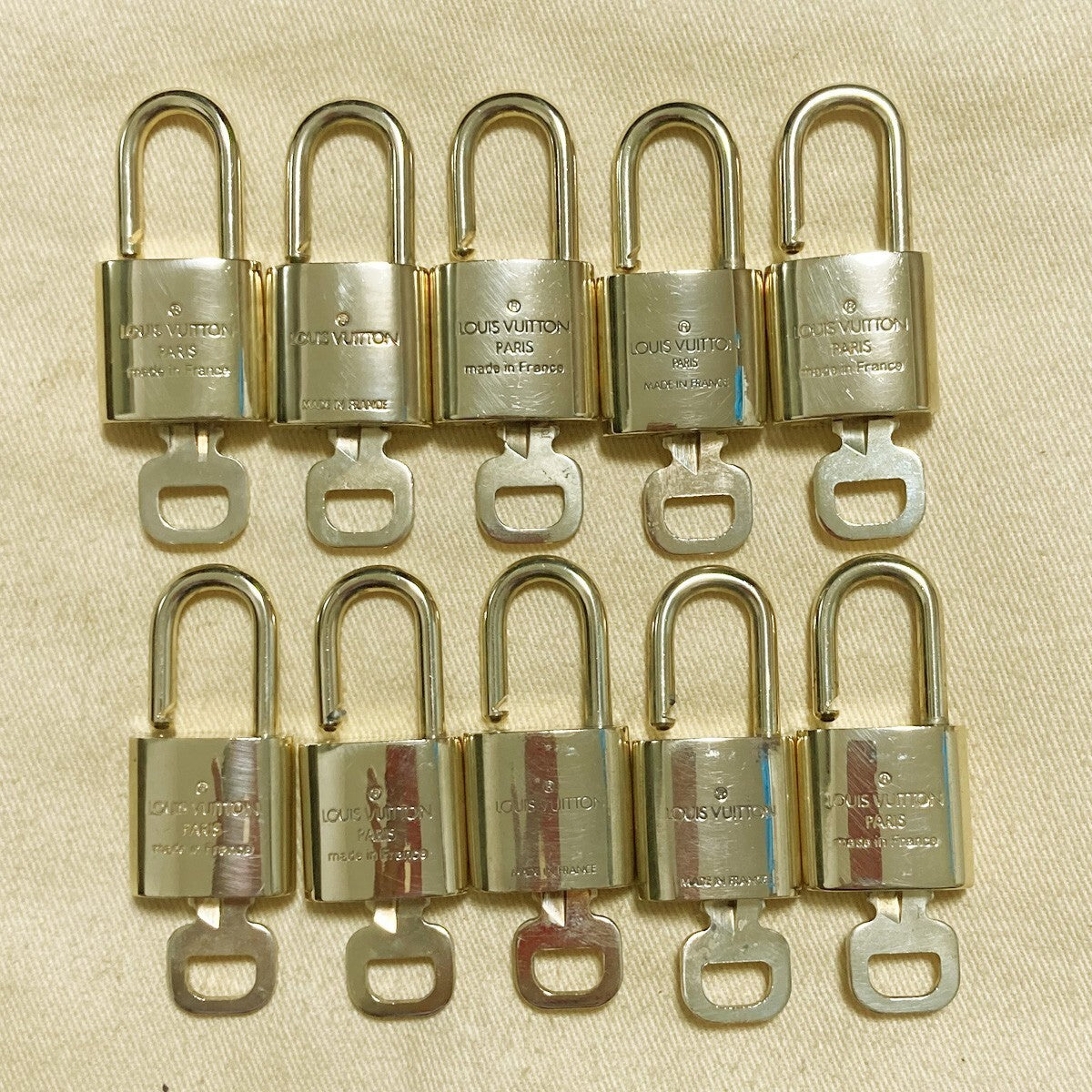 LOUIS VUITTON LV 10 SET PADLOCK KEY CHARM CADENA GOLD-PLATED FRANCE 33PDA146