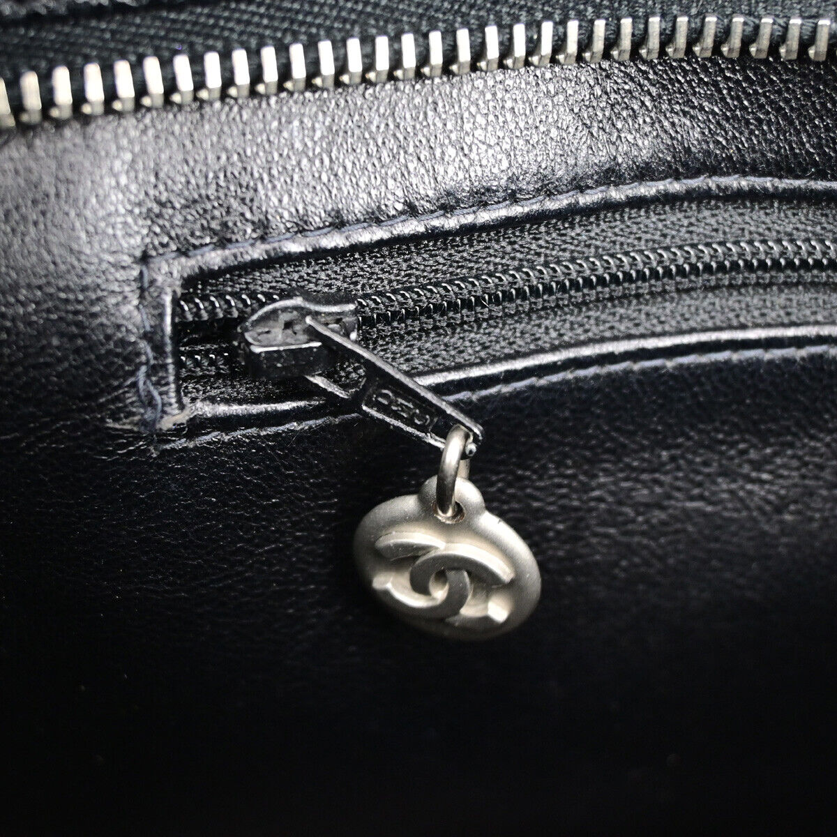 CHANEL CC Medallion Matelasse Shoulder Bag Caviar Skin Leather BK SHW 678RJ970