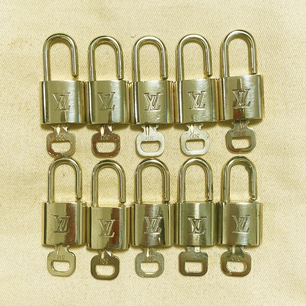 LOUIS VUITTON LV 10 SET PADLOCK CADENA KEY BAG CHARM GOLD PLATED FRANCE 37PDA124