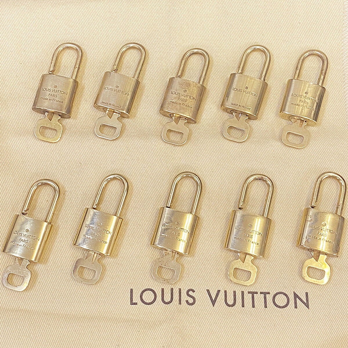 AUTHENTIC LOUIS VUITTON LV 10 SET PADLOCK KEY CHARM CADENA GOLD FRANCE 86BS966