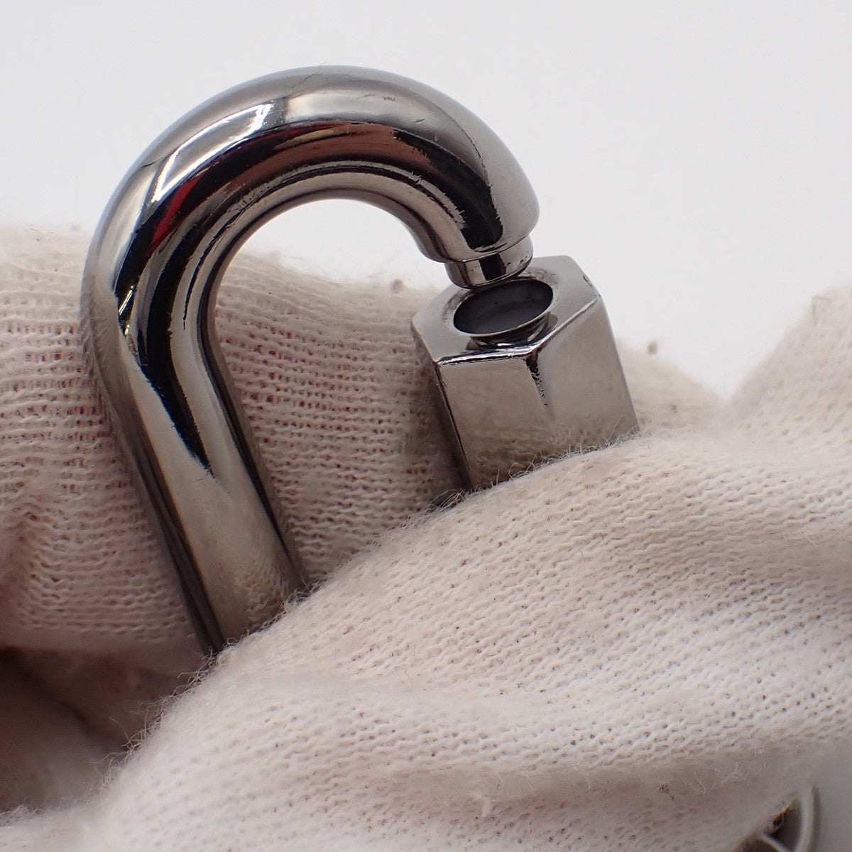 LOUIS VUITTON Porete Cles LV Shaped Rope Key Chain Black Silver MP2617 32KP063