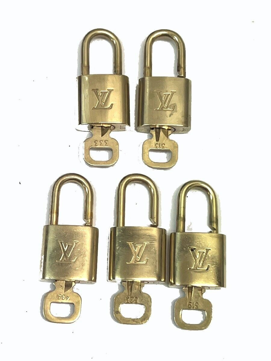 LOUIS VUITTON LV 10 SET PADLOCK KEY BAG CHARM CADENA GOLD PLATED FRANCE 37SH244