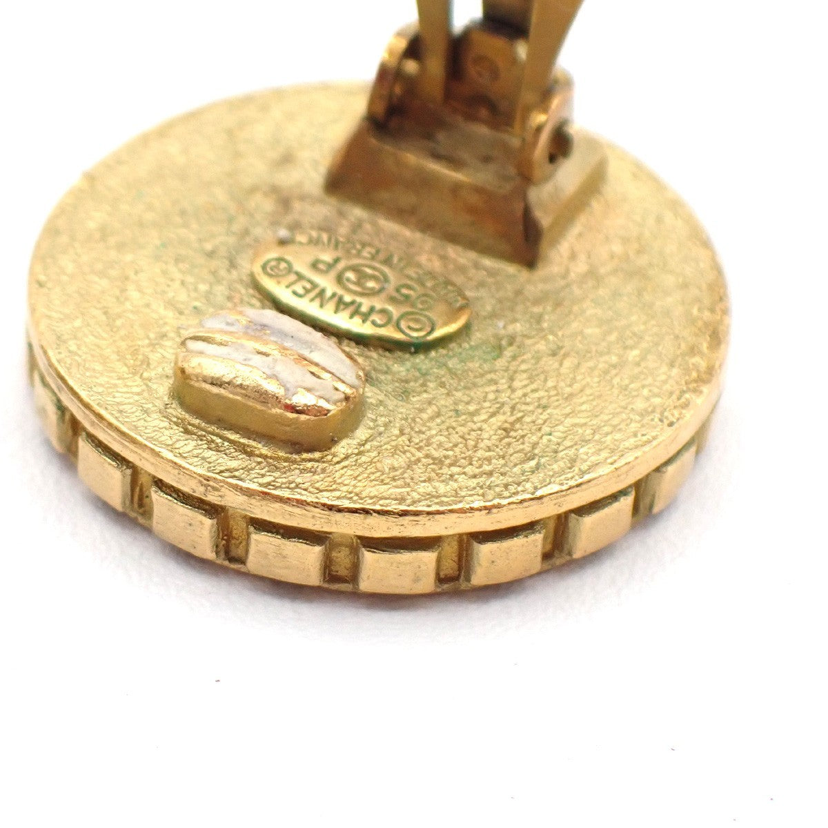 CHANEL CC Logo Round Button Earrings 95P Clip-On Gold GHW France Vintage 67RL677