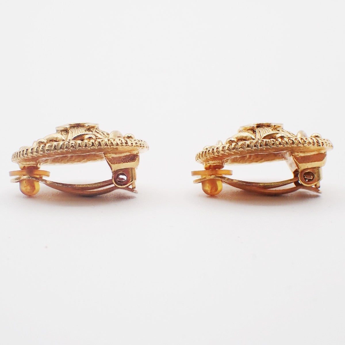 CHANEL CC Logo Button Earring 97P Clip-On Gold-Plated France Vintage 87RL936