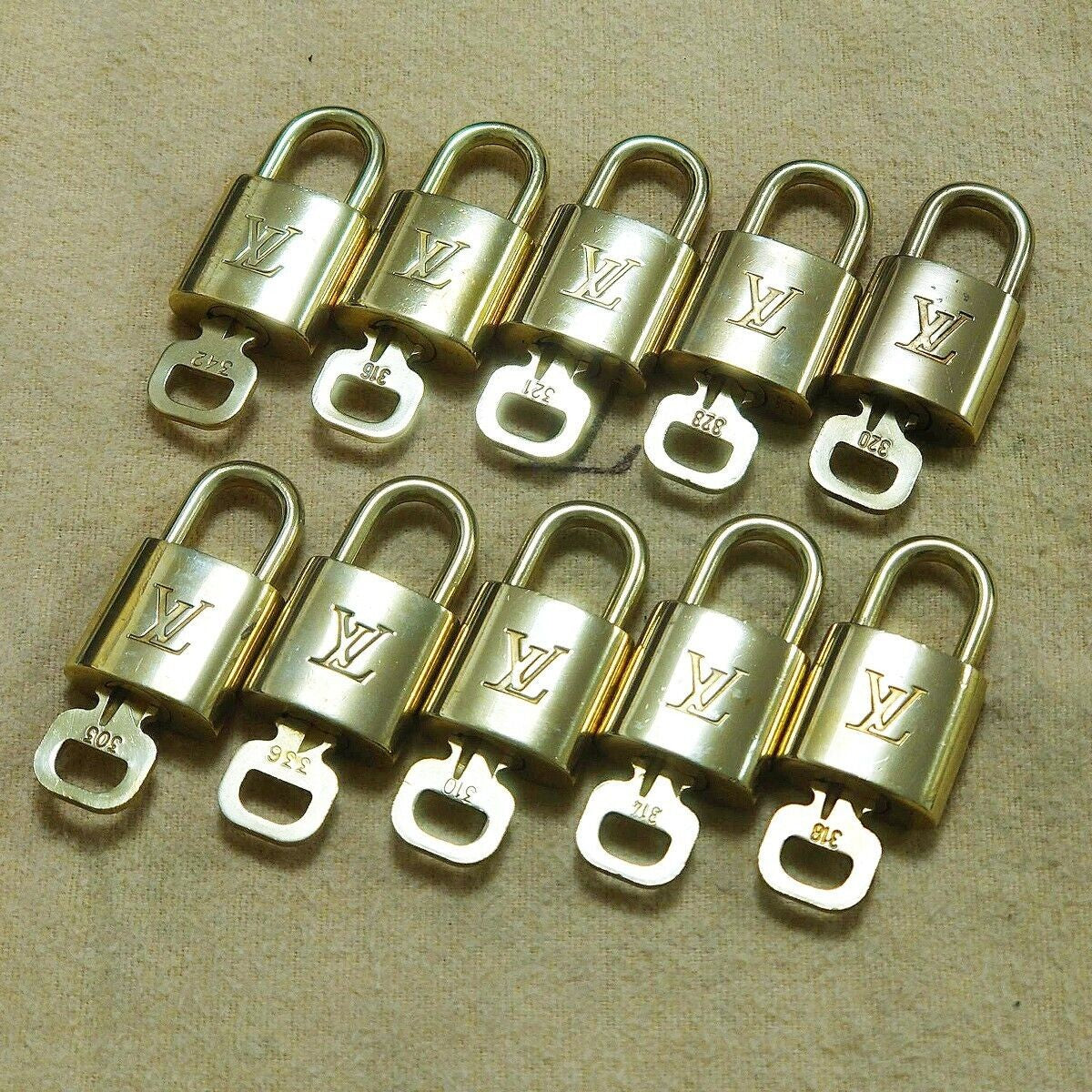 LOUIS VUITTON LV 10 SET PADLOCK KEY BAG CHARM CADENA GOLD PLATED FRANCE 37HA151